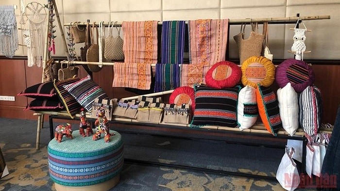 A space showcasing Vietnam’s traditional handicraft products at the Melia Hotel in Hanoi 