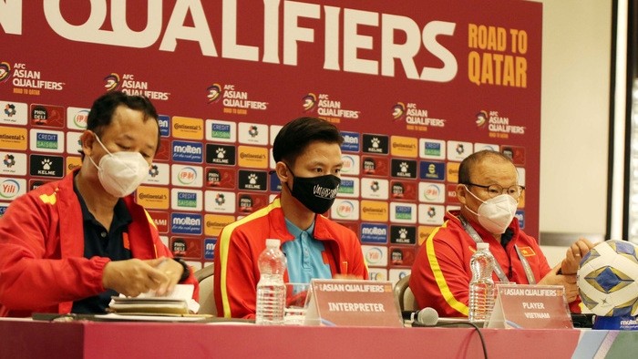 Vietnam coach Park Hang-seo and captain Que Ngoc Hai at the press conference (Photo: VFF)