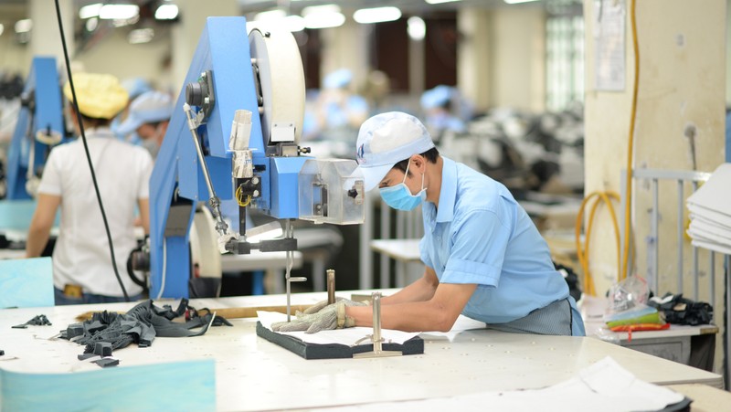 Textile enterprises carry out flexible production in the context of the pandemic. 