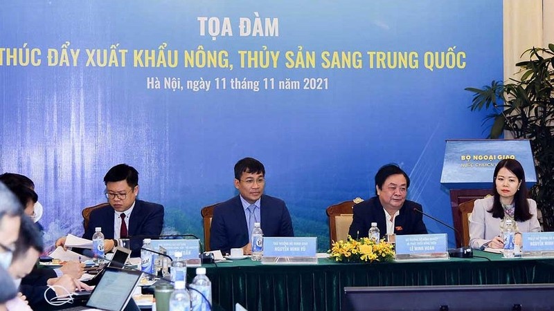 Delegates attend the seminar in Hanoi. (Photo: hanoimoi.com.vn)