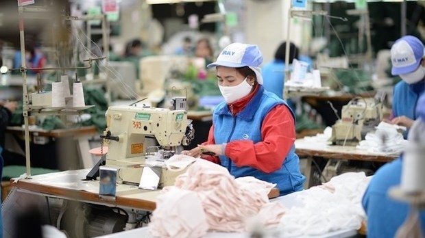 33% of the respondents are planning to recruit more workers to serve production and business in Vietnam. (Photo: moit.gov.vn)