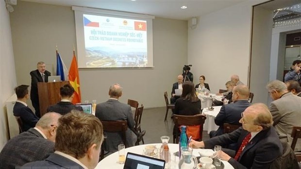 The “Czech–Vietnam Business Roundtable” is held by the Vietnamese Embassy and the Czech Management Association (CMA) in Prague on November 10. (Photo: VNA)