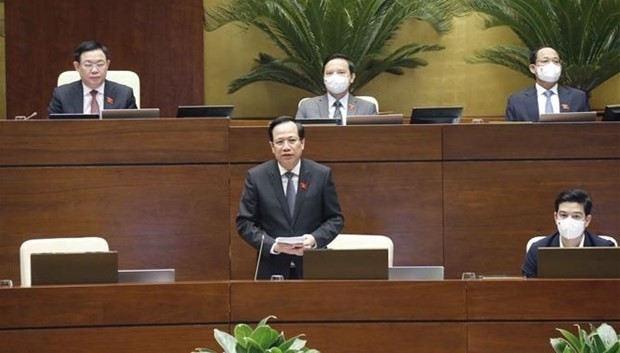 Minister of Labour, Invalids and Social Affairs Dao Ngoc Dung reply to legislators' questions on November 11. (Photo: VNA)
