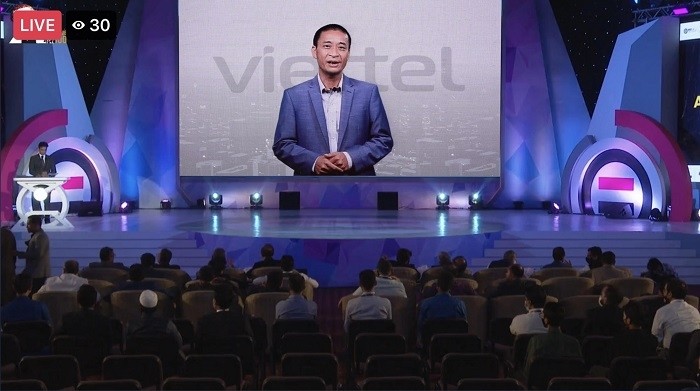 A representative from the military-run telecommunications group Viettel speaking at the award ceremony. 