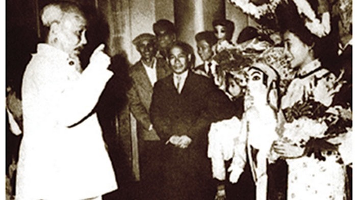 President Ho Chi Minh and writers and artists. (File Photo)