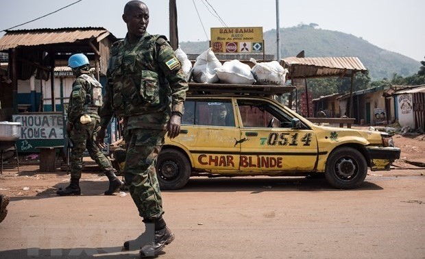 UN peacekeepers patrol in Bangui, Central African Republic, on January 13, 2021. (Photo: AFP/VNA)