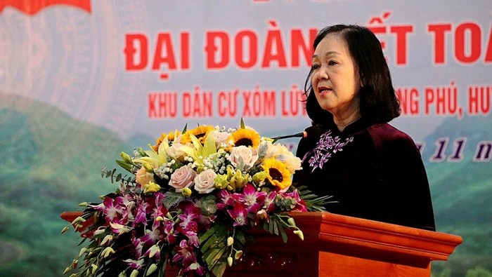 Politburo member Truong Thi Mai speaking at the great national unity festival in Luy Ai hamlet, Phong Phu commune. (Photo: NDO)