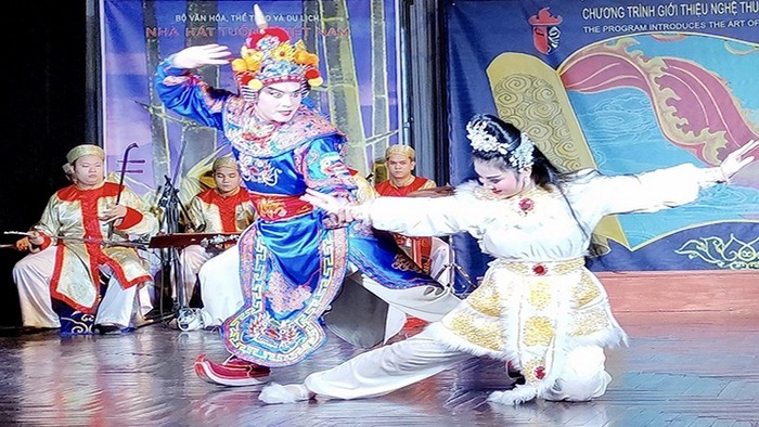 The performance of the excerpt "Ho Nguyet Co hoa cao" (Photo: NDO)