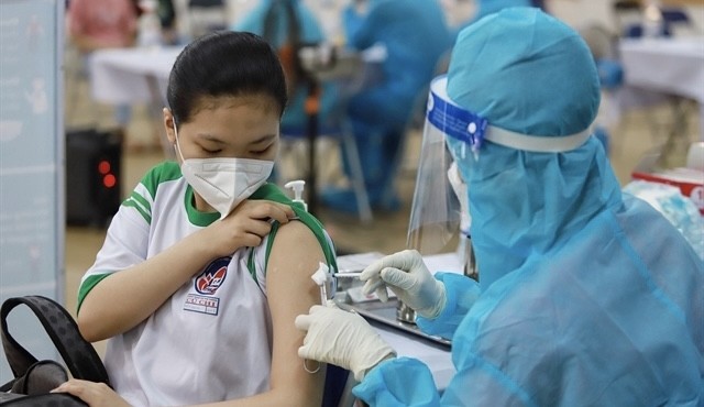 A teenager is vaccinated in Ho Chi Minh City’s Cu Chi district. (Photo: VNA) 