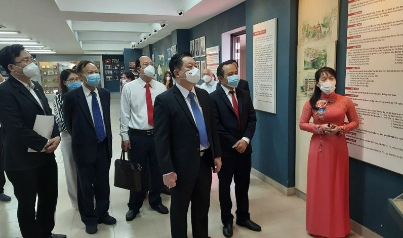 Secretary of the Party Central Committee and Head of the Party Central Committee’s Commission for Communication and Education Nguyen Trong Nghia visits Vietnam National University – Ho Chi Minh City.