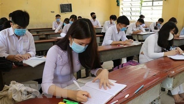 Students wear masks in class to prevent the spread of COVID-19. (Photo: VNA)