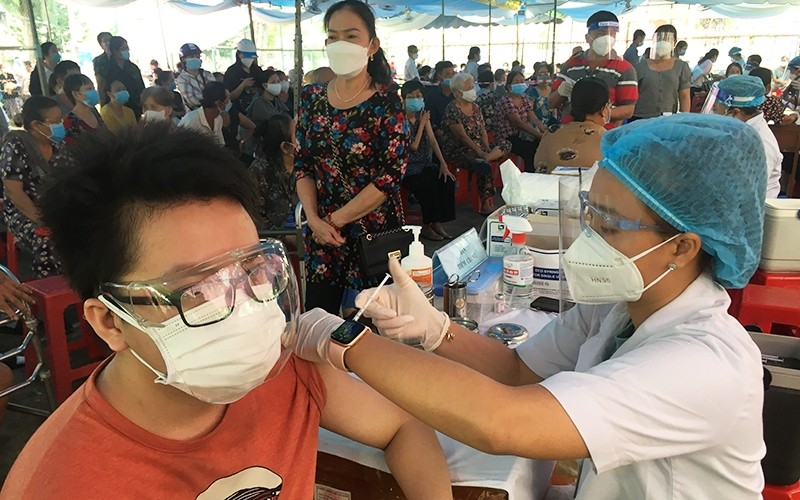 At a vaccination site in Ben Tre province. (Photo: NDO/Hoang Trung)
