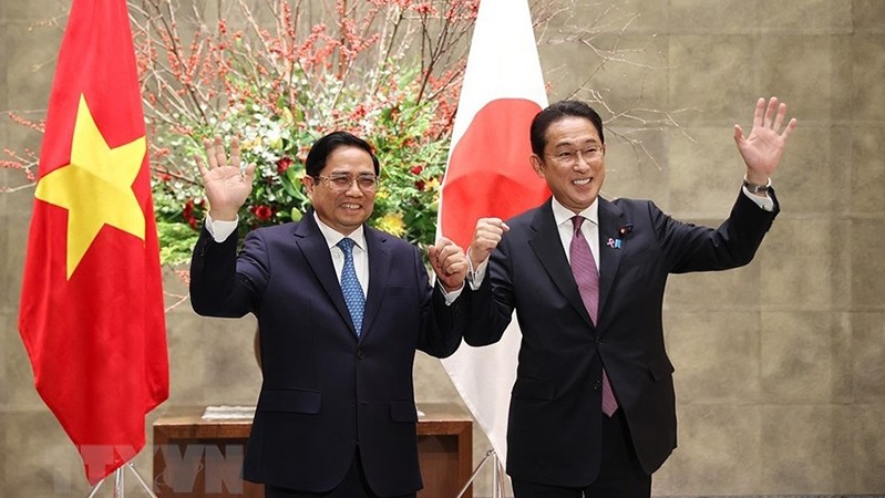 Prime Minister Pham Minh Chinh and his Japanese counterpart Kishida Fumio (Photo: VNA)