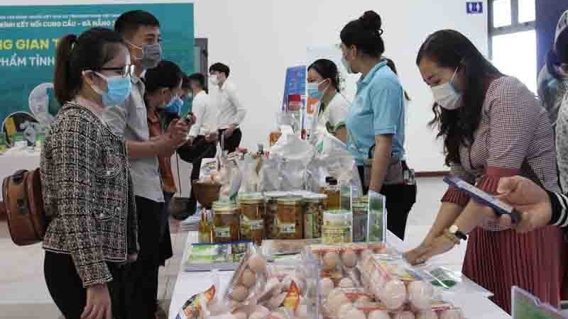 Within the conference, a display was also held for products from more than 100 manufacturing enterprises of Da Nang and other provinces and cities.