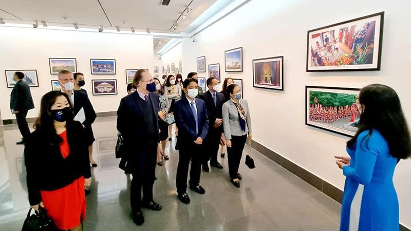 An exhibition on world heritage in Vietnam and Russia (Photo: Russian Embassy in Hanoi)