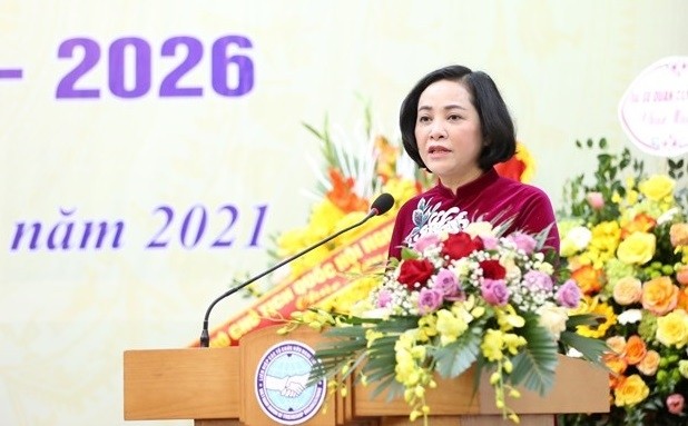 Nguyen Thi Thanh, Chairwoman of the Vietnam - Cambodia Friendship Association for 2021-2026, addresses the congress on November 26. (Photo: VNA)