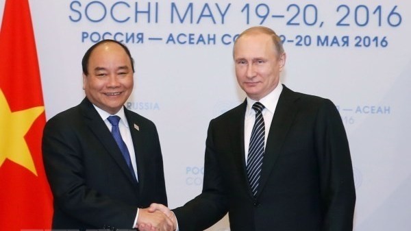 Vietnamese and Russian leader during a meeting in 2016 (Photo: VNA)