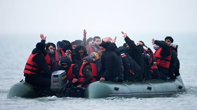 A group of more than 40 people who cast off from near Wimereux in France on November 24 to cross the English Channel into the UK. (Photo: Reuters)