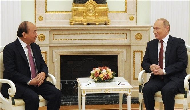 Vietnamese President Nguyen Xuan Phuc and his Russian counterpart Vladimir Putin (Photo: VNA)