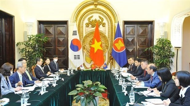 The event is co-chaired by Vietnamese Deputy Foreign Minister Nguyen Quoc Dung, head of the SOM ASEAN Vietnam and his counterpart from the Republic of Korea (RoK) Yeo Seung-bae (Photo: VNA)