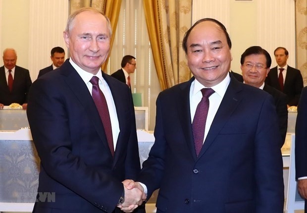 President Nguyen Xuan Phuc (R) meets Russian President Vladimir Putin in May 2019 (Photo: VNA)