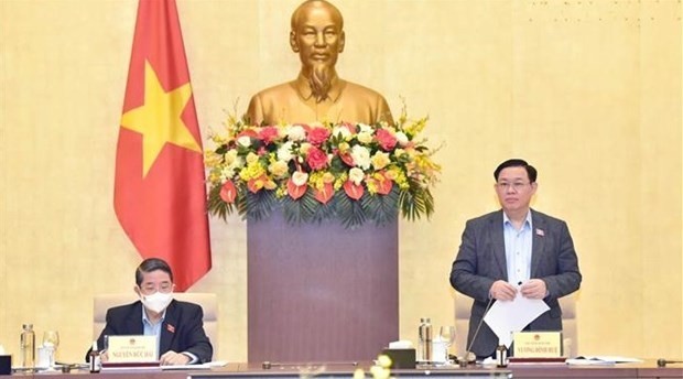 NA Chairman Vuong Dinh Hue (standing) addresses the meeting in Hanoi on November 30 (Photo: VNA)