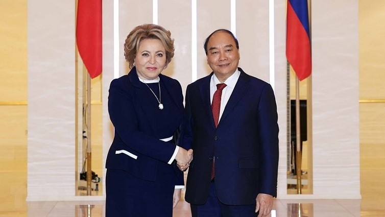  President Nguyen Xuan Phuc (R) and Speaker of the Federal Council of the Federal Assembly of Russia Valentina Matvienko (Photo: VNA)