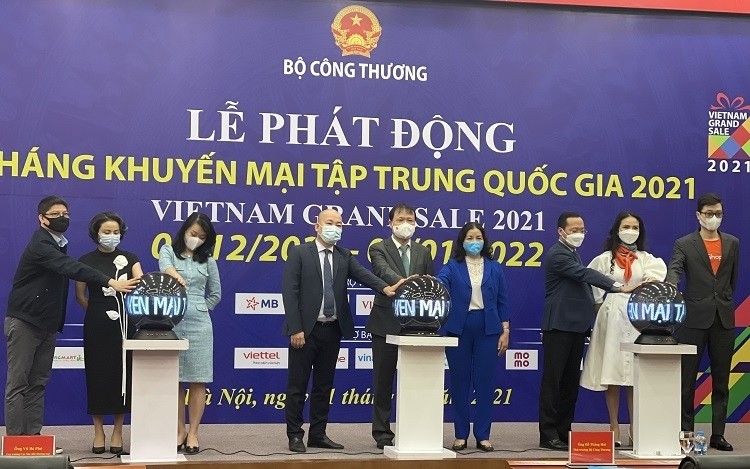 At the launch ceremony of Vietnam Grand Sale 2021 (Photo: congthuong.vn)