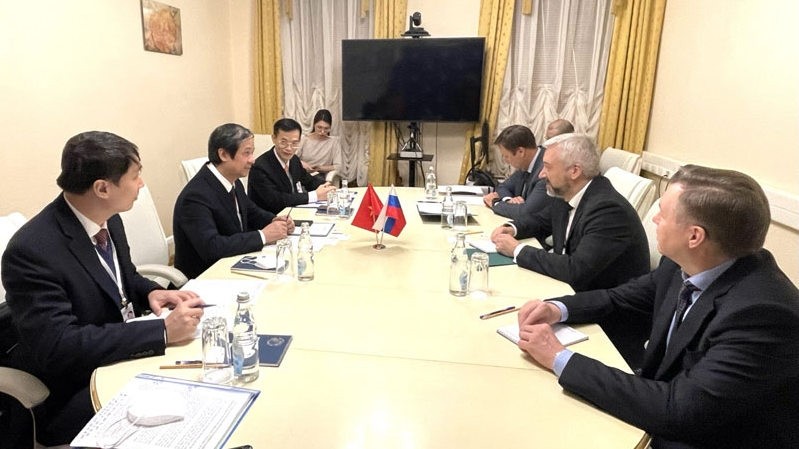 Minister of Education and Training Nguyen Kim Son at a meeting to discuss education cooperation with Russia