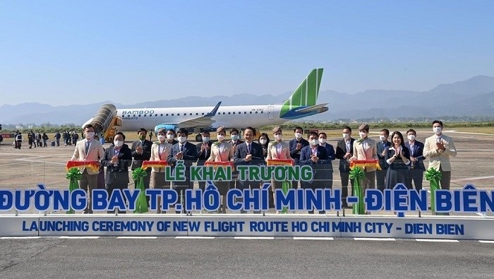 At the launch ceremony of the Ho Chi Minh City - Dien Bien direct air route at the Dien Bien Phu airport (Source: VNA)