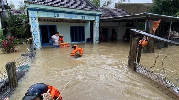 Many activities are organised to rescue and support people in flooded areas (Photo: VNA)