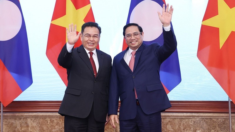 Prime Minister Pham Minh Chinh and Lao National Assembly Chairman Saysomphone Phomvihane (Photo: VNA)