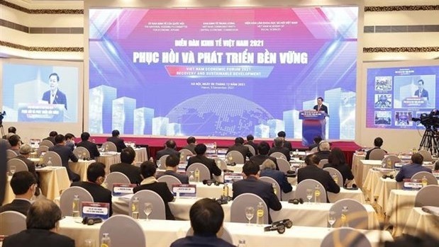 Chairman of the National Assembly Vuong Dinh Hue delivers the closing speech at the forum on December 5 (Photo: VNA)