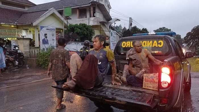 Indonesia evacuates 10 trapped miners after Semeru volcano erupts