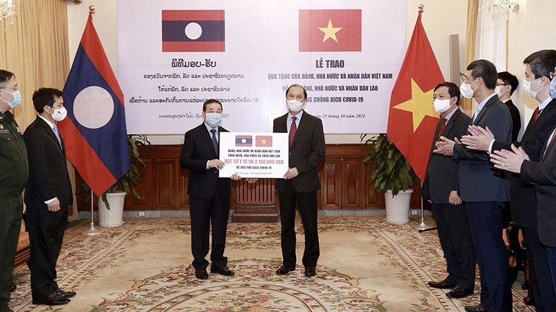 Vietnam donates medical supplies in COVID-19 prevention and control to Laos. (Photo: Ministry of Foreign Affairs)