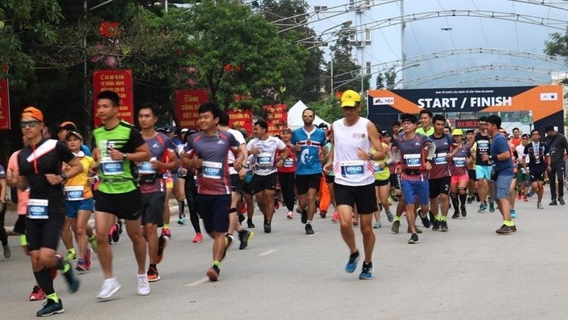 Racers join the race (Photo: VNA)
