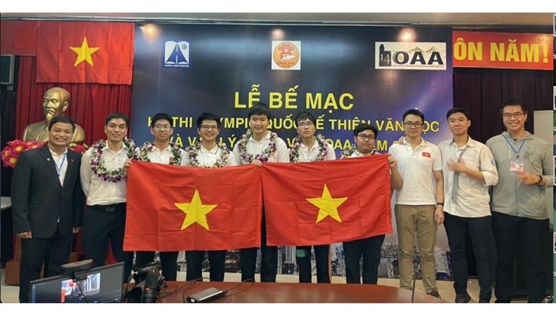 Vietnamese students win five medals at International Olympiad on Astronomy and Astrophysics