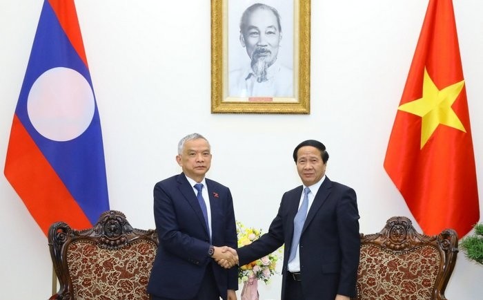 Deputy PM Le Van Thanh (right) and  Vice Chairman of the Lao National Assembly Sommad Pholsena (Photo: VGP)