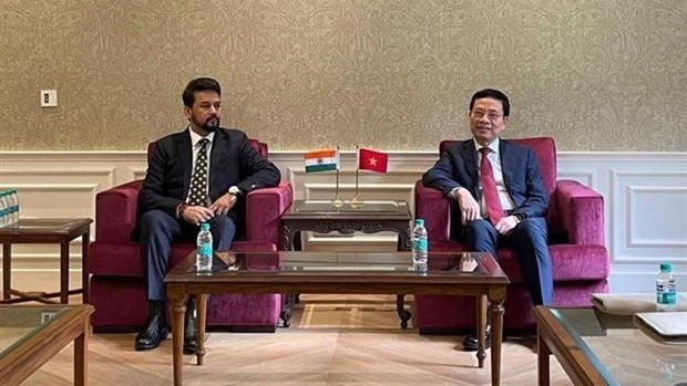 Vietnamese Minister of Information and Communications Nguyen Manh Hung (R) and Indian Minister of Information and Broadcasting Anurag Singh Thakur during the working session. (Photo: VNA)