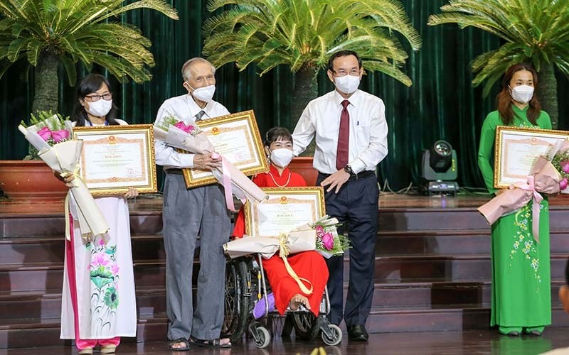 Role-models in studying and following President Ho Chi Minh’s ideology and morality commended at the event. (Photo: NDO)