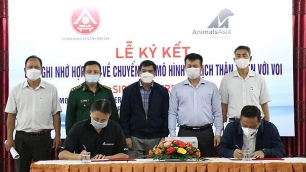 Delegates at the signing ceremony (Photo: VNA)