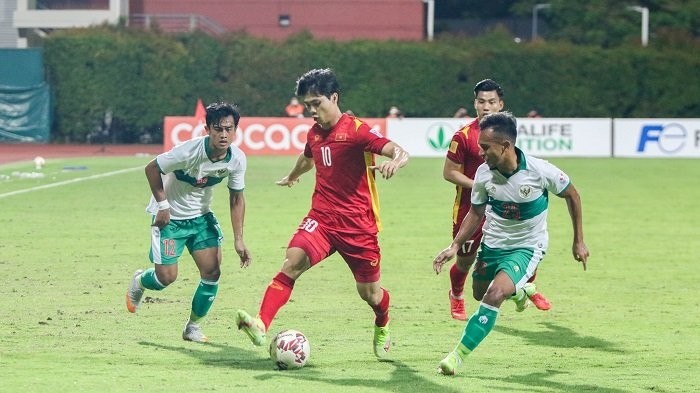 Vietnamese striker Nguyen Cong Phuong (No. 10) in action during a Group B match of the 2020 AFF Suzuki Cup against Indonesia on December 15, 2021. (Photo: Vietnam Football Federation)