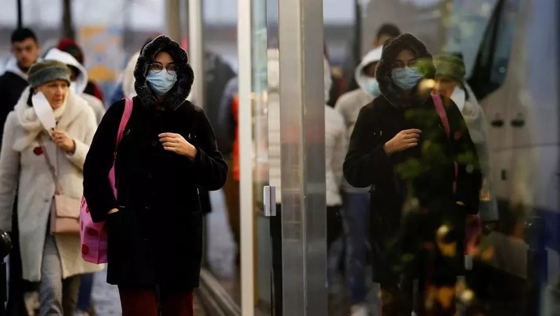 People wearing face masks walk in Nantes amid the COVID-19 outbreak in France. (Photo: Reuters)