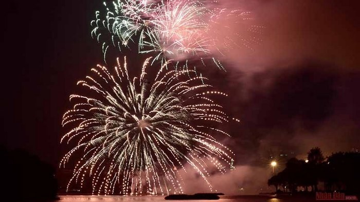 Hanoi will set off fireworks at one site only on New Year’s Eve. (Photo: NDO)