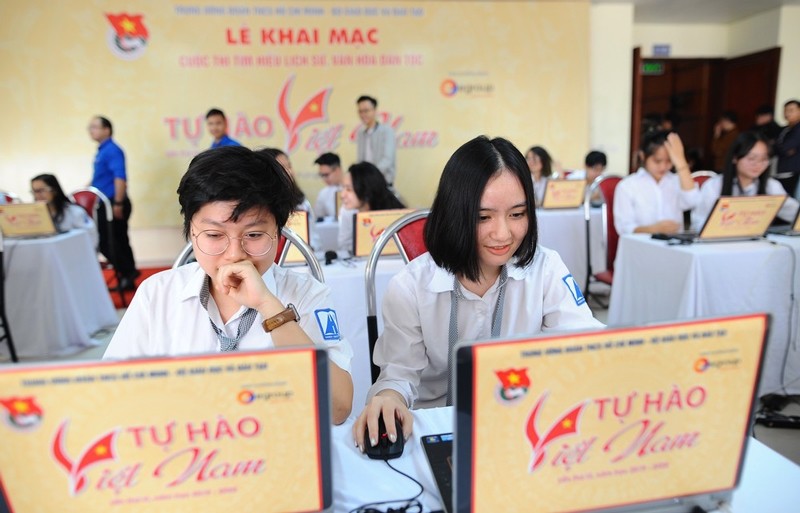 The quiz aims to raise students’ interest in exploring and studying national history and culture, inspire patriotism and national pride. (Photo: hanoimoi.com.vn)