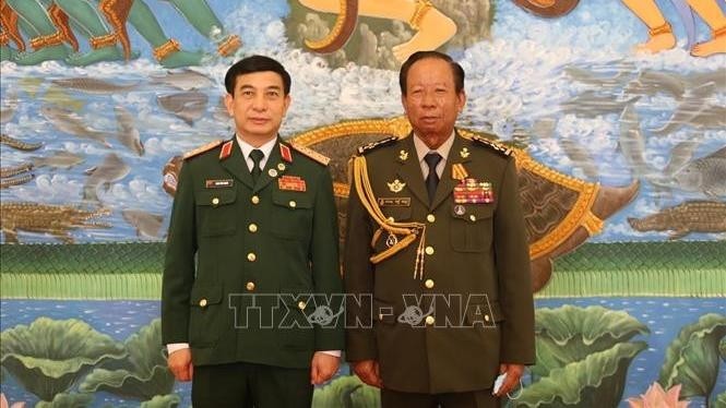 Vietnamese Minister of National Defence Phan Van Giang and his Cambodian counterpart Tea Banh (Photo: VNA)