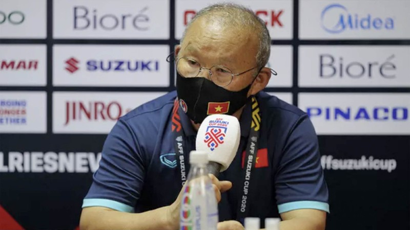 Vietnam head coach Park Hang-seo attends a press briefing after the semi-final first leg with Thailand on Thursday. (Photo: VFF)