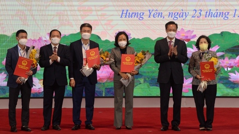 Hung Yen leaders congratulated investors at the ceremony.