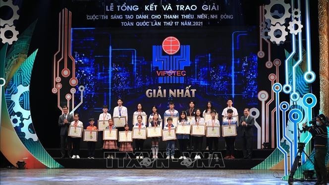 First prize winners honoured at the ceremony (Photo: VNA)