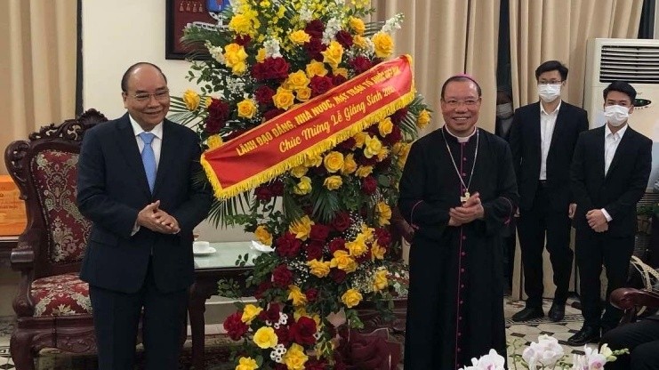  President Nguyen Xuan Phuc (L) and Archbishop of the Hanoi Archdiocese, Joseph Vu Van Thien (Photo: NDO/Tuan Anh)